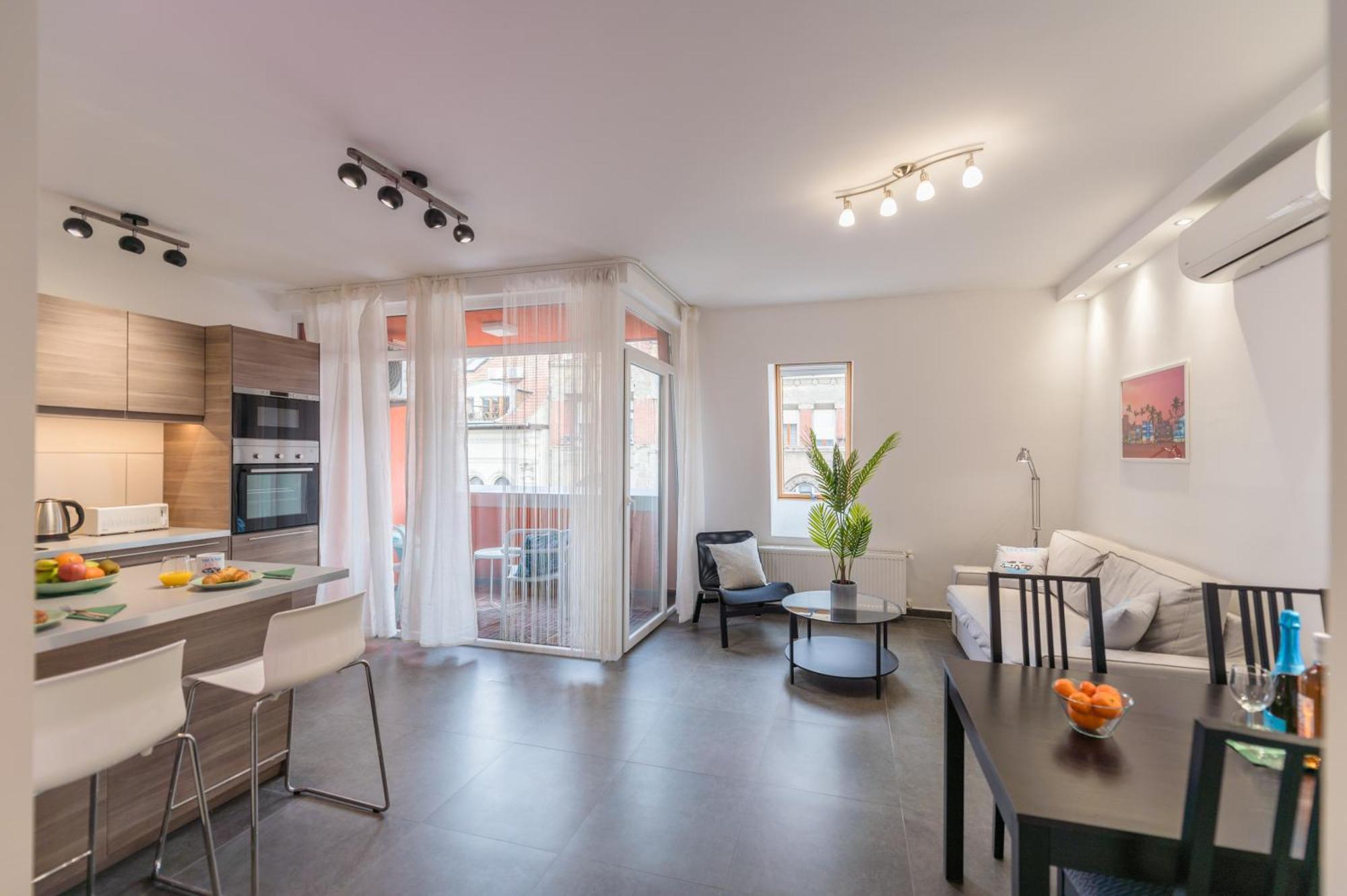 Miami Vice Apartment With Balcony Βουδαπέστη Εξωτερικό φωτογραφία