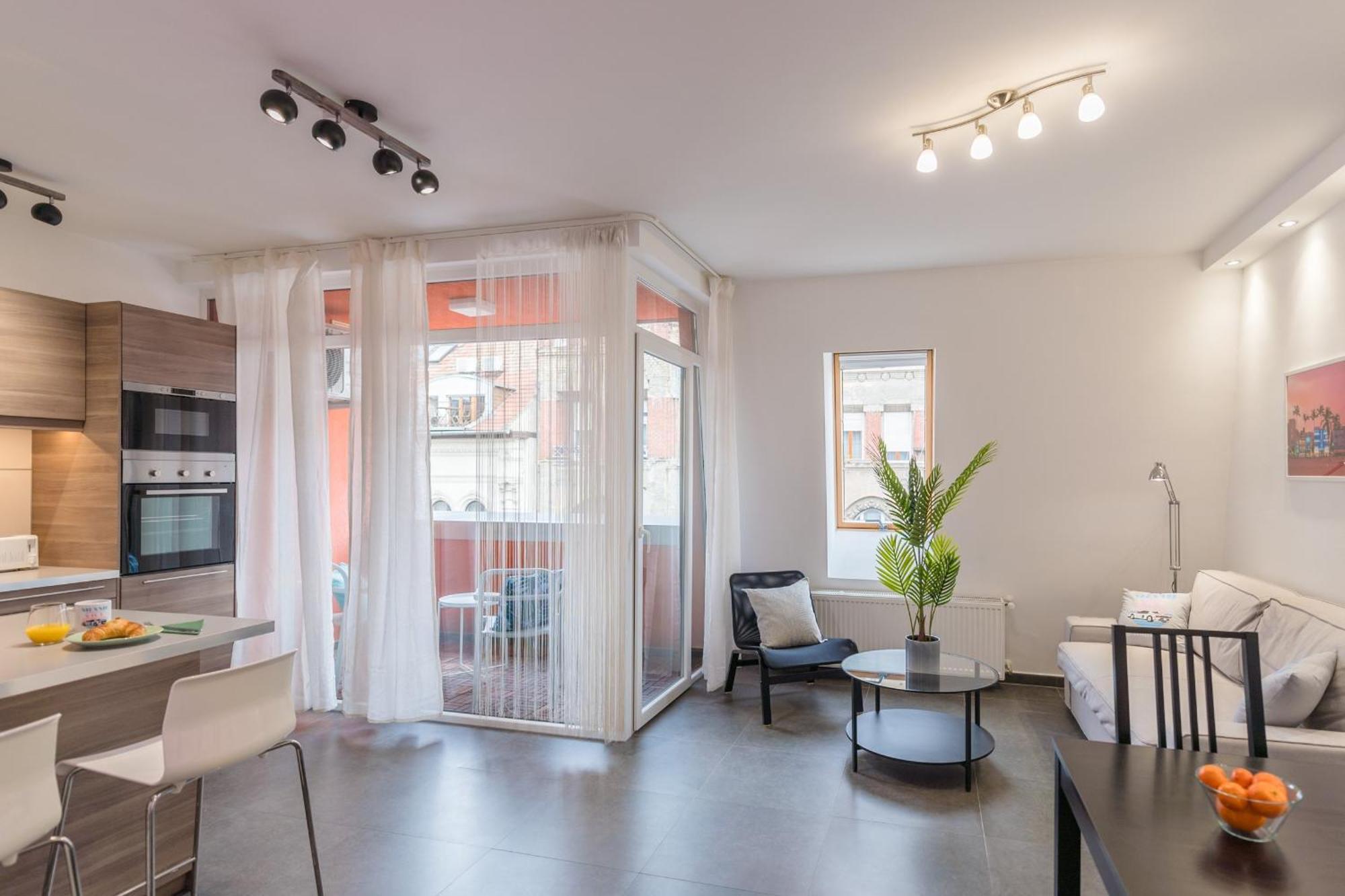 Miami Vice Apartment With Balcony Βουδαπέστη Εξωτερικό φωτογραφία