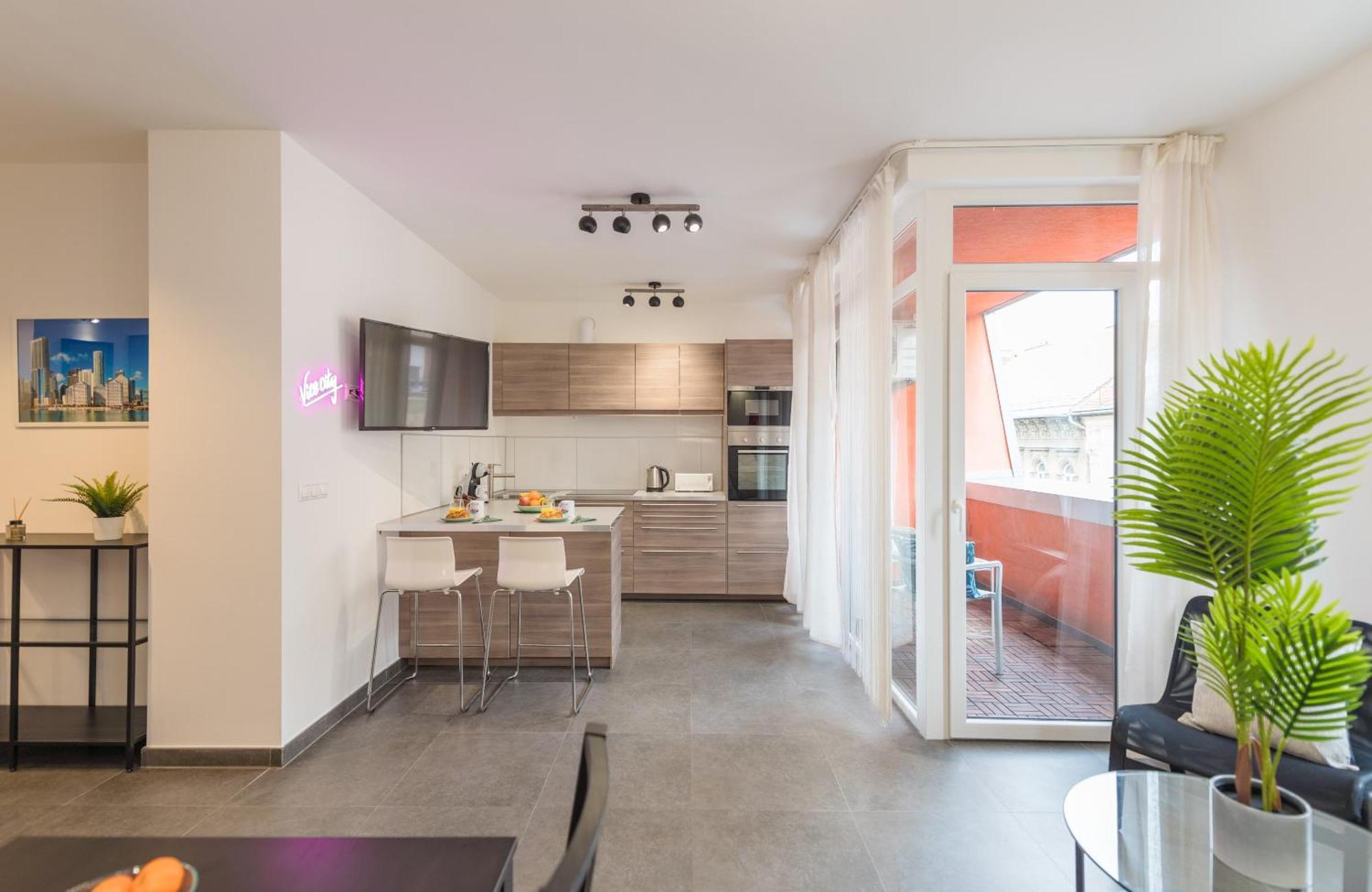 Miami Vice Apartment With Balcony Βουδαπέστη Εξωτερικό φωτογραφία