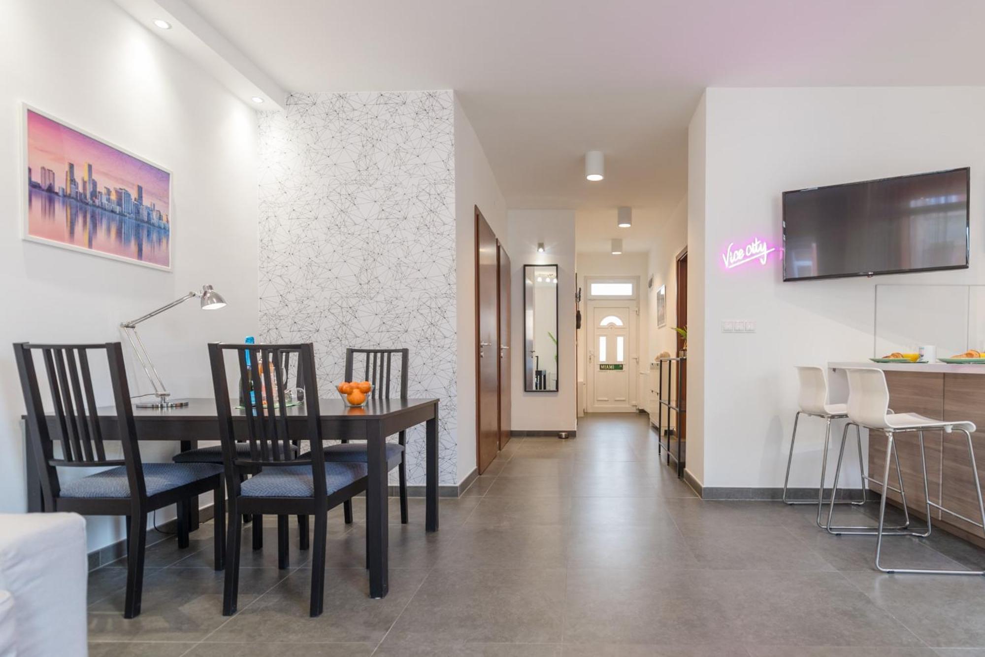 Miami Vice Apartment With Balcony Βουδαπέστη Εξωτερικό φωτογραφία